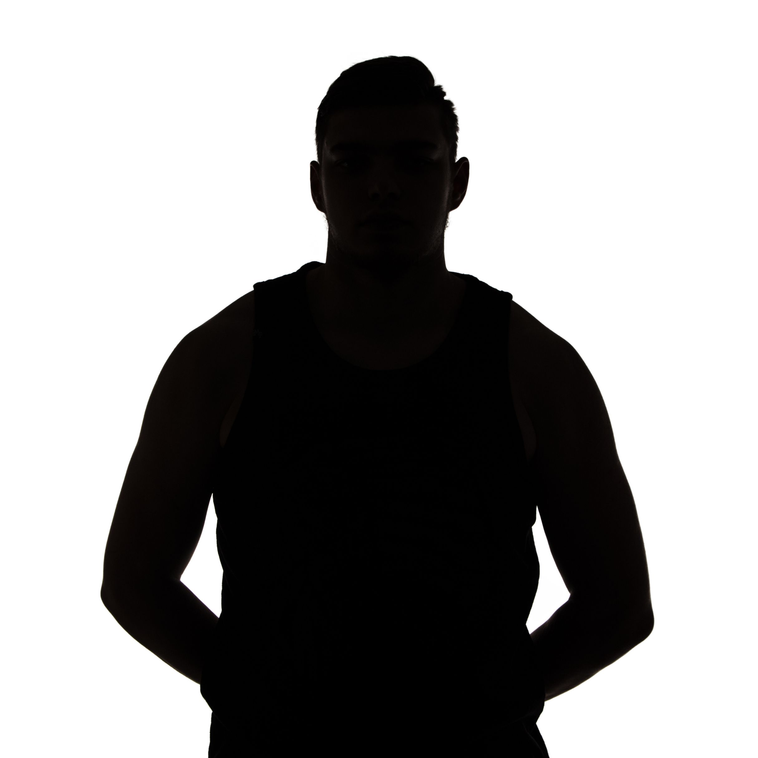 Männliche Silhouette vor weißem Hintergrund zu erkennen.